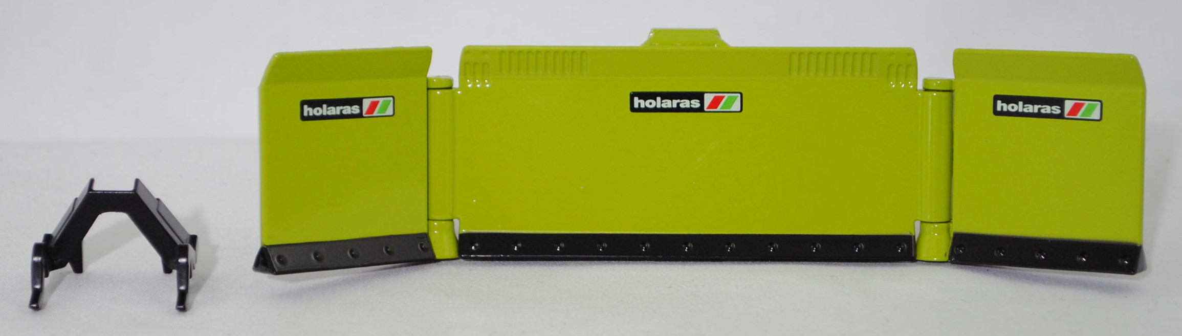 00402 holaras Mais-Flachschieber - Typ M.E.S. 500-H-115 (Modell 2011-2019), claasgrün, Druck holaras-Logo vorne auf dem Maisschiebeschild, SIKU FARMER, 1:32, L17mpK