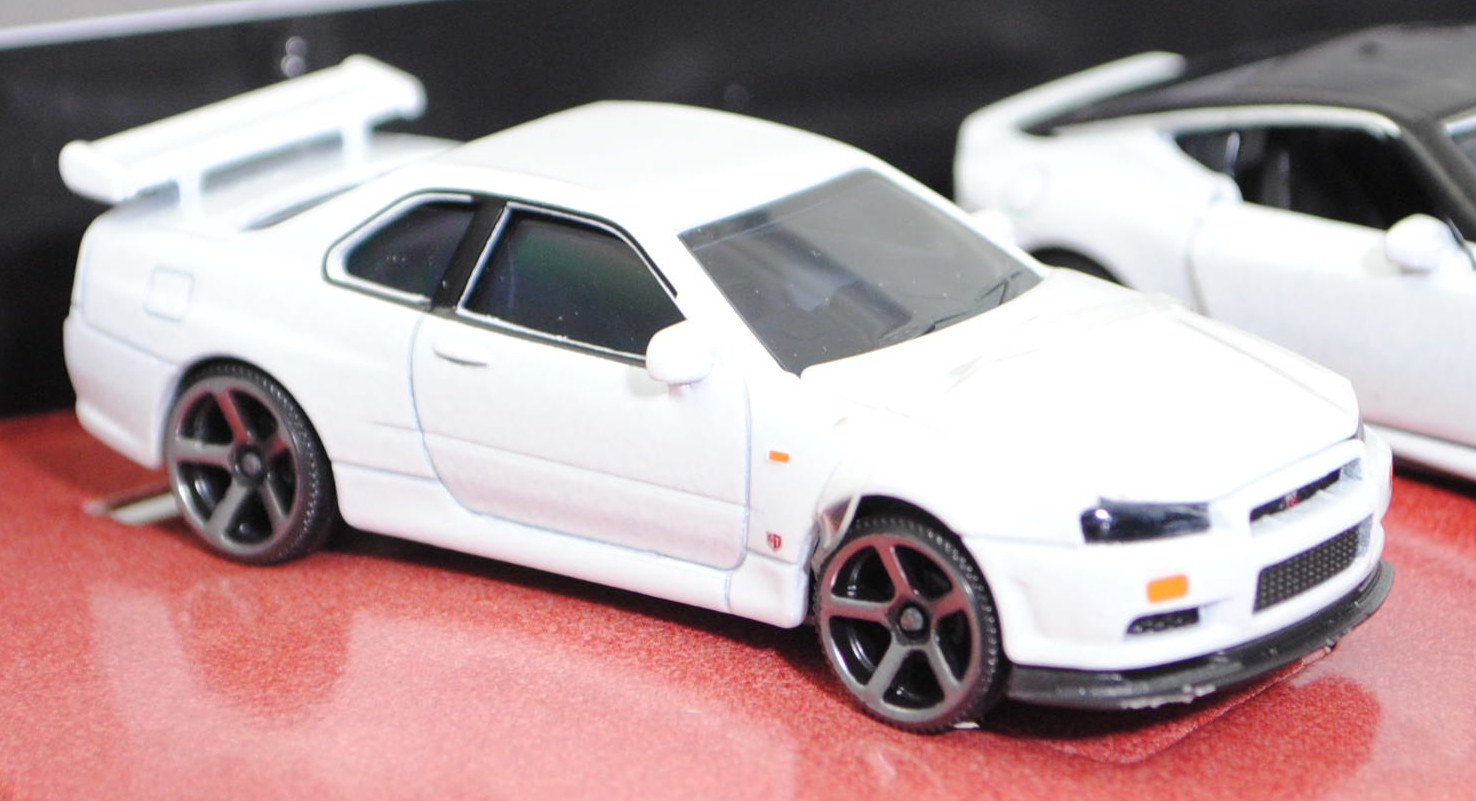 Giftpack Nissan: Nissan Skyline GT-R + Nissan Z Performance + NISSAN Silvia spec-R AERO + Nissan GT-R + NISSAN Cefiro 2.5 A31, reinweißmetallic, majorette, mb