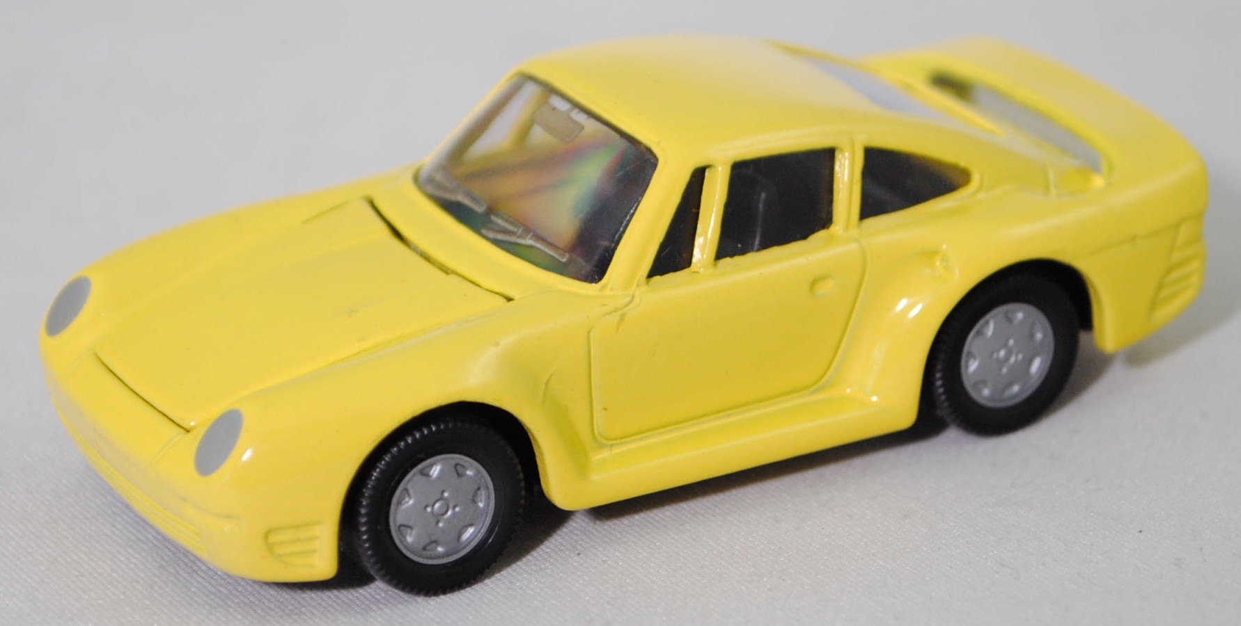 00009 Porsche 959 (Modell 1986-1988), blassgelb, Chassis schwarz, Bpr. 1068, Hong, B6, SIKU, 1:55