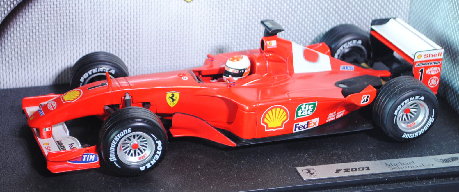 Ferrari F2001, leuchtrot/reinweiß, Team Scuderia Ferrari, Fahrer: Michael Schumacher, 1:18, mb