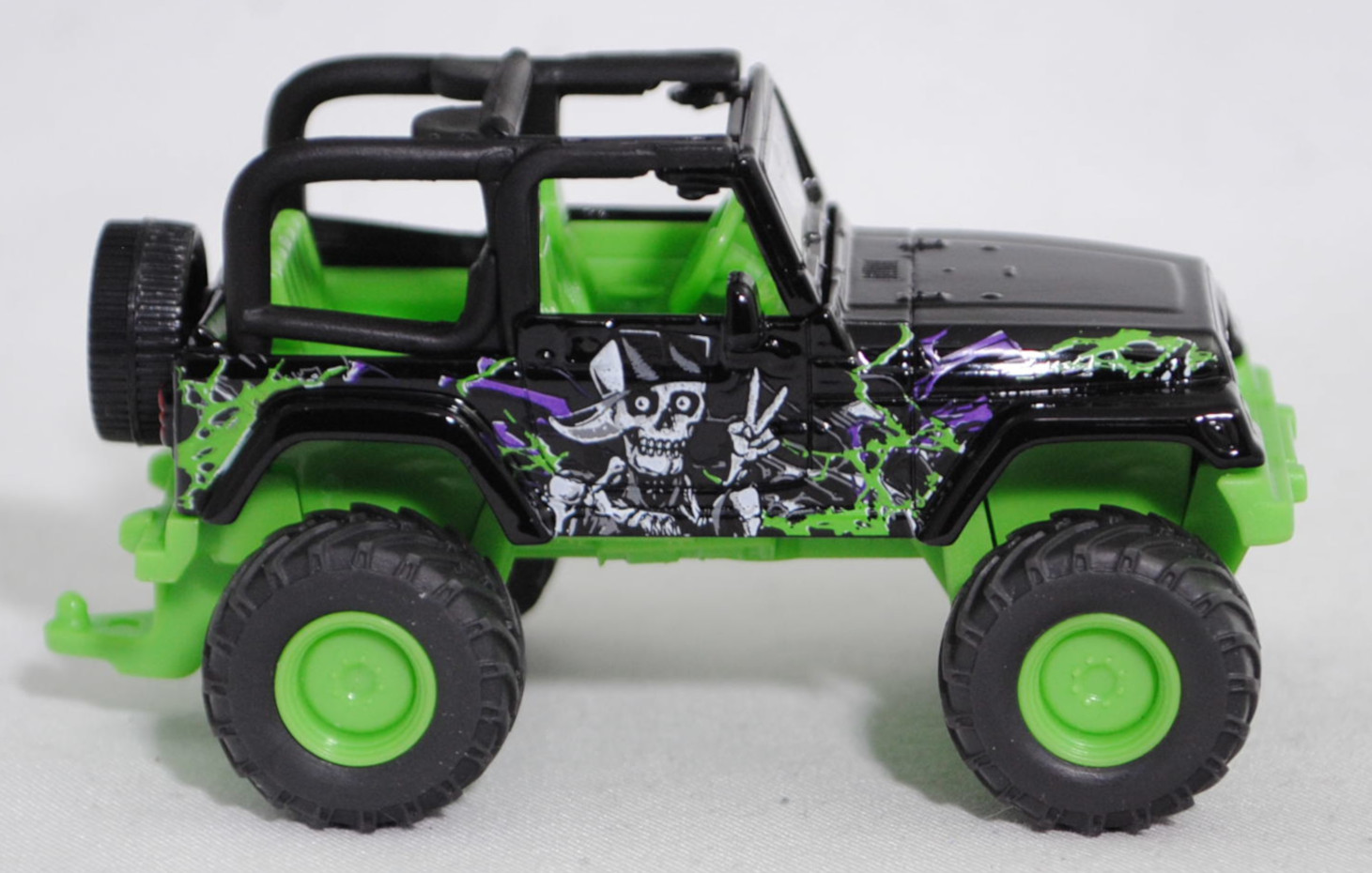 00000 Jeep Wrangler Sport 4.0 (2. Generation, Baureihe TJ, Facelift 2002, Modell 2002-2006) Big Wheel, schwarz, SIKU SUPER, 1:55, P29f