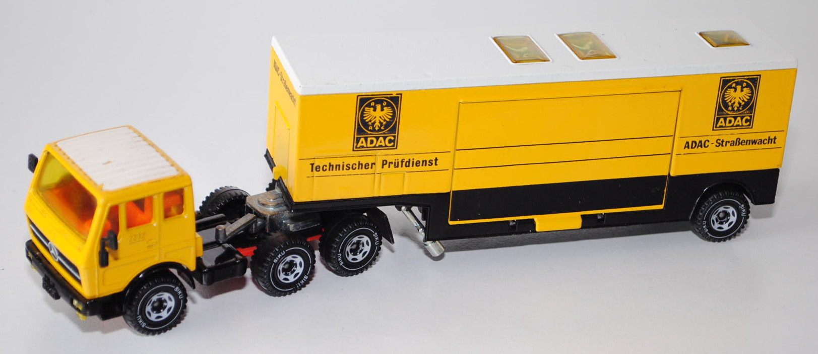 Mercedes 2232 ADAC-Prüfdienstwagen, signalgelb/schwarz/cremeweiß, ADAC / Technischer Prüfdienst / AD