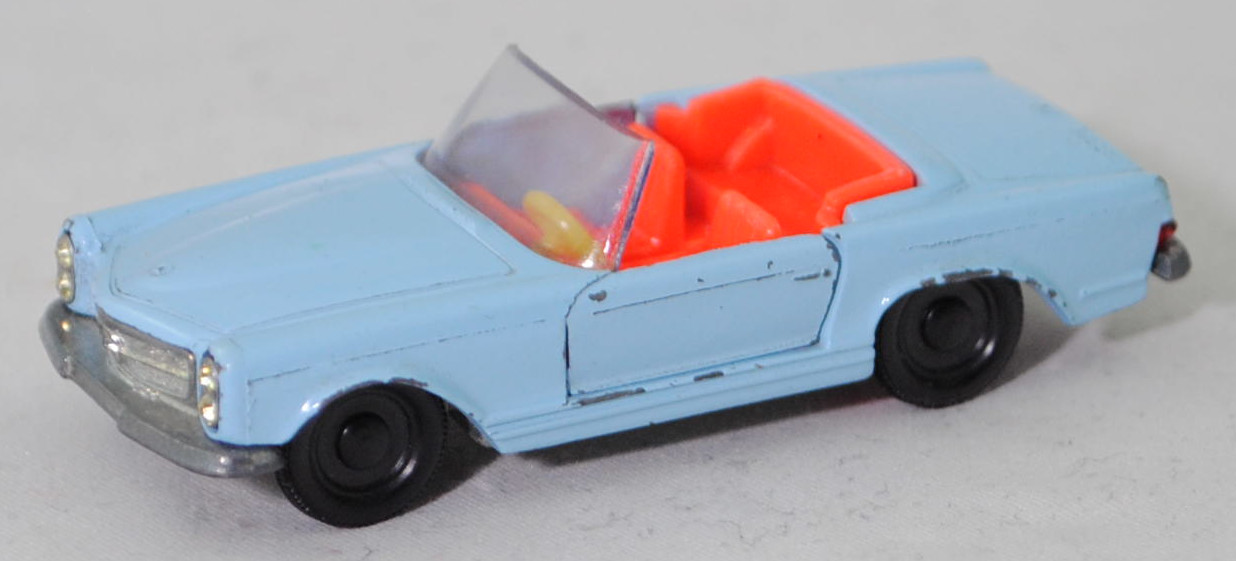 00005 Mercedes-Benz 230 SL Roadster (W 113, Modell 1963-1964), hell-pastellblau, innen hell-blutorange, Lenkrad zinkgelb, R1, ohne Garage, SIKU, 1:60, m-