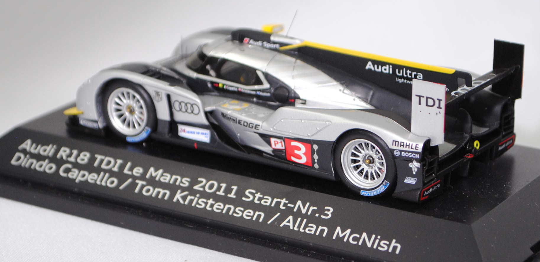 Audi R18 TDI, Le Mans 2011, schwarz/silber, Fahrer: Dindo Capello / Tom Kristensen / Allan McNish, Startnummer 3, Minimax, 1:43, PC-Box Werbeschachtel (Vitrinenmodell, ohne Umverpackung)