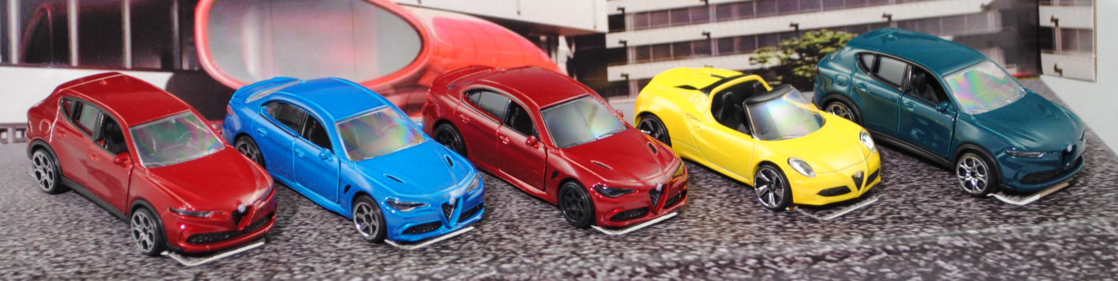 Alfa Romeo Set (5 Modelle): Tonale rot + blau, Giulia blau + rot,  4C Spider gelb, majorette, mb