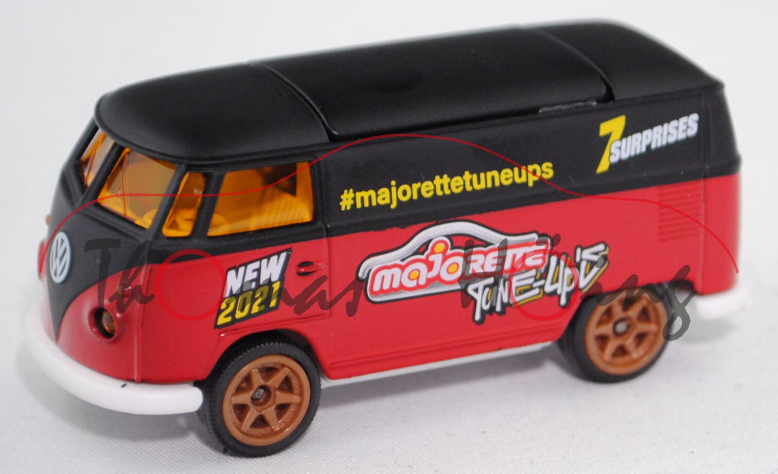 VW Transporter Kastenwagen 1200 (Typ 2 T1, Mod. 60-63) Food Truck, mattschwarz/rot, majorette, 1:59