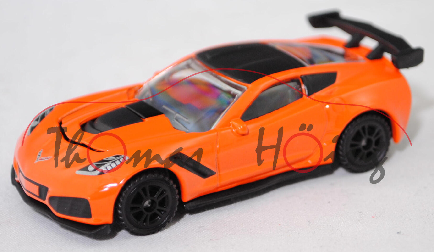 00001 Chevrolet Corvette ZR1 Coupé (C7, Mod. 18-19), sebring orange, Corvette-Logo in silber/schwarz/rot, SIKU, 1:56, P29e