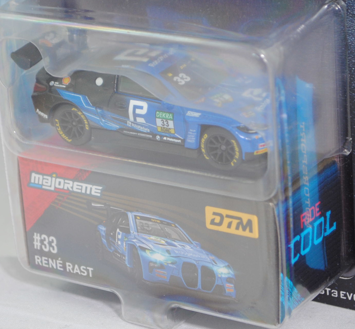 BMW M4 GT3 EVO (G82, Homologationsnummer GT3-053, Modell 2024-) (Nr. 257I), blau/schwarz, DTM 2025, René Rast, Nr. 33, Schubert Motorsport, majorette, 1:65, Blister