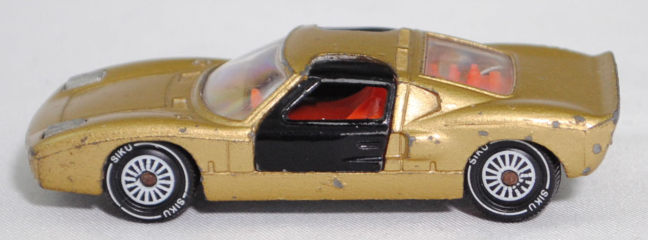 00005 Ford GT40 (Mk I bzw. Mark 1, Modell 1965-1967), Karosserie goldmetallic, Türen schwarz, Bpr. V 296 / W-Germ, Verglasung klar, R11 gerillt, SIKU SUPER, 1:57, m-