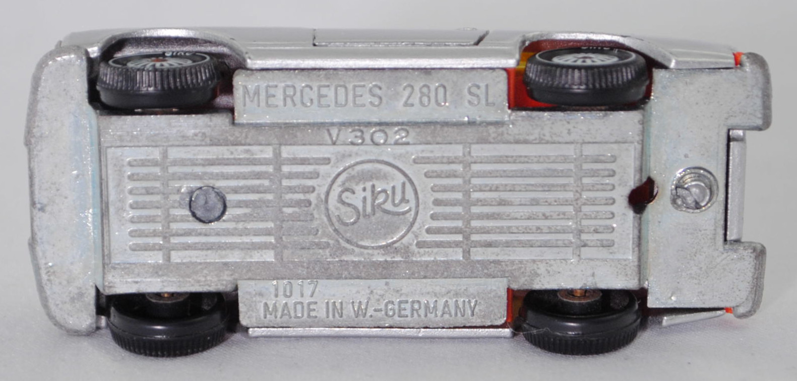00006 Mercedes-Benz 280 SL (W 113, Pagode, Modell 1968-1971) mit Hardtop (Coupédach), silber, Bpr. V 302 / 1017, W-Germ, Verglasung gelb, R11 gerillt, SIKU SUPER, 1:60, m-