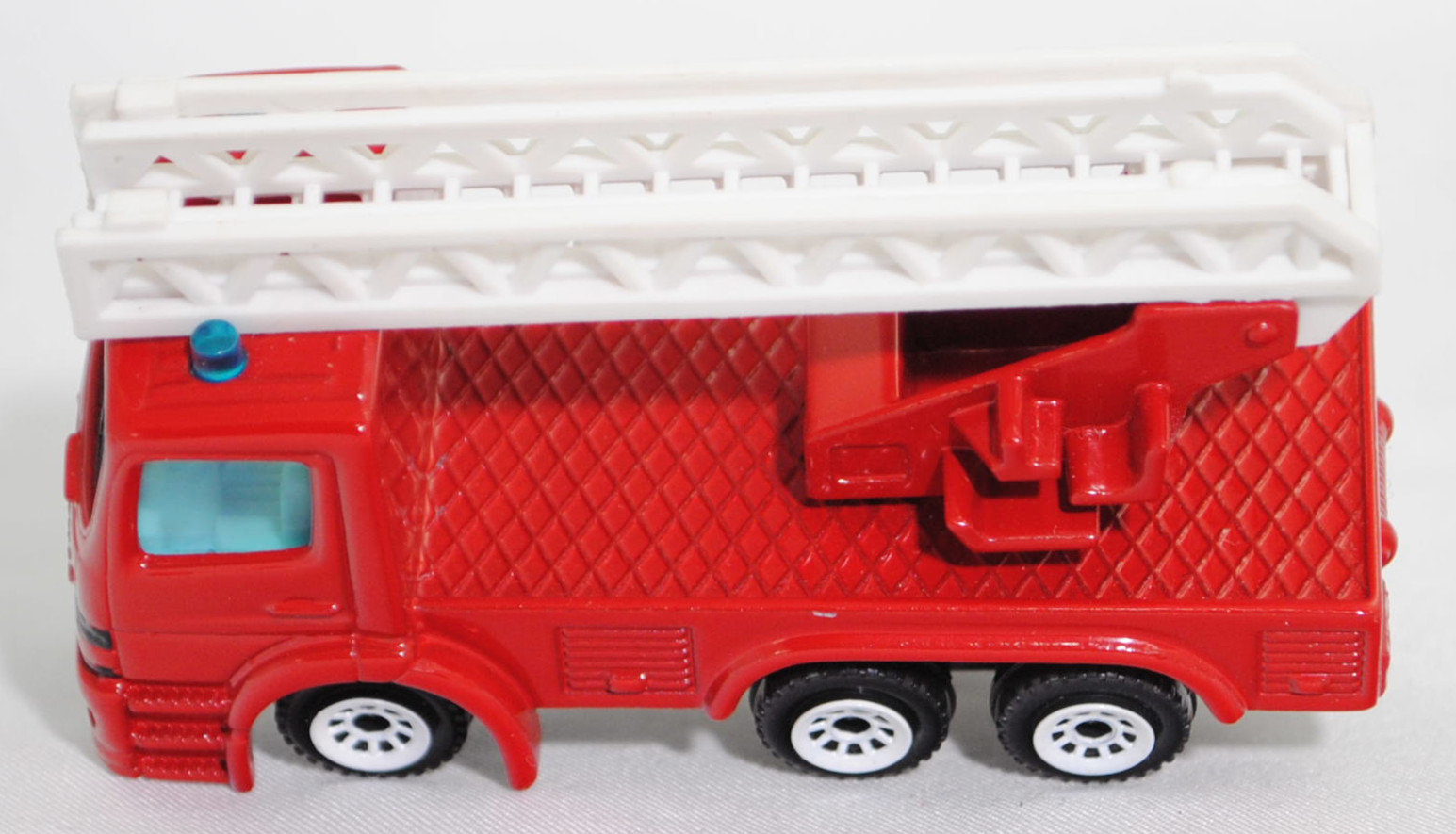 00002 Metz Hubrettungsfahrzeug DL 23-12 S auf Fahrgestell Mercedes-Benz Atego (Modell 1998-2004) (Feuerwehr-Drehleiter), signalrot, C1 weiß, SIKU SUPER, 1:80, m