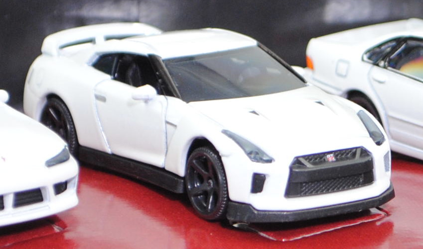 Giftpack Nissan: Nissan Skyline GT-R + Nissan Z Performance + NISSAN Silvia spec-R AERO + Nissan GT-R + NISSAN Cefiro 2.5 A31, reinweißmetallic, majorette, mb