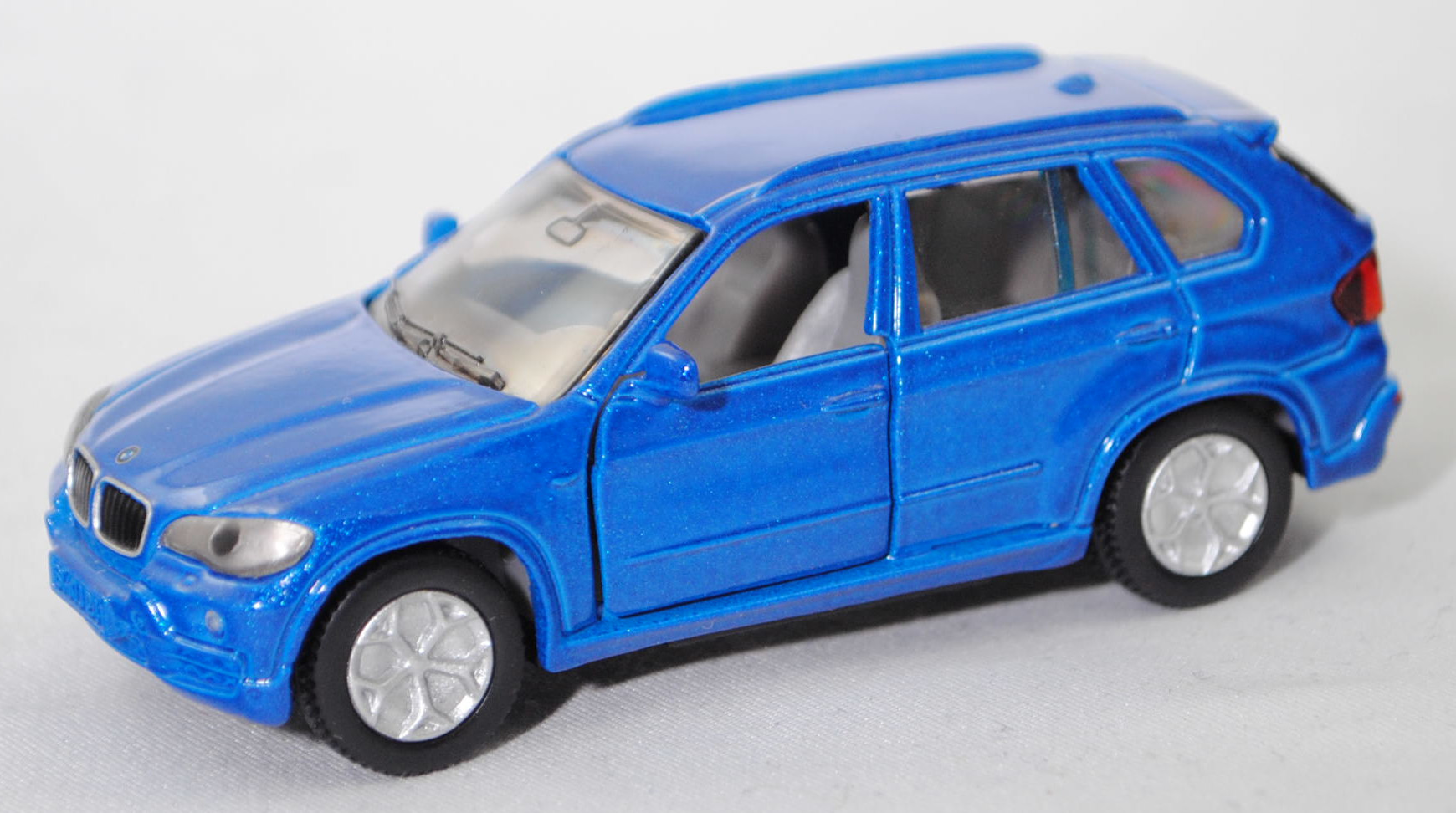 00000 BMW X5 3.0si / xDrive30i (E70, Vorfacelift, Modell 2006-2008 als X5 3.0si bzw. 2008-2010 als X5 xDrive30i), dunkel-verkehrsblaumetallic, Bpr. ohne Adresse, SIKU SUPER, 1:58, m