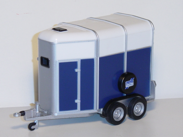 Pferdeanhänger, saphirblau/weiß/silber, Ifor Williams Trailers, 1:32, BRITAINS