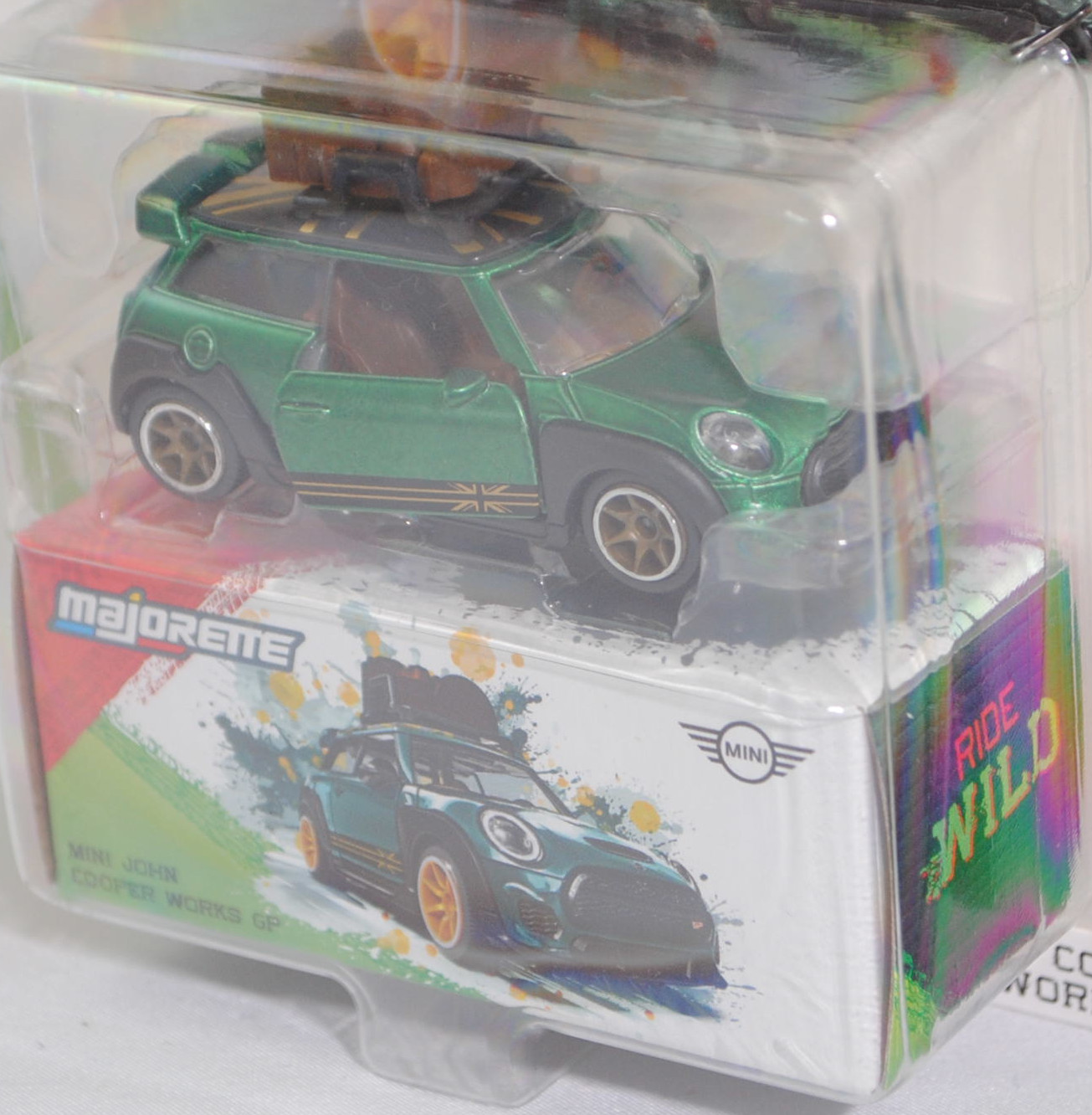 MINI John Cooper Works GP (F56, 1. Facelift 2018, Modell 2020-2020) mit Dachgepäckträger und Ladegut (Nr. 265C), hell-moosgrünmetallic/mattschwarz, majorette, 1:58, Blister (MINI ICONS DELUXE CARS)