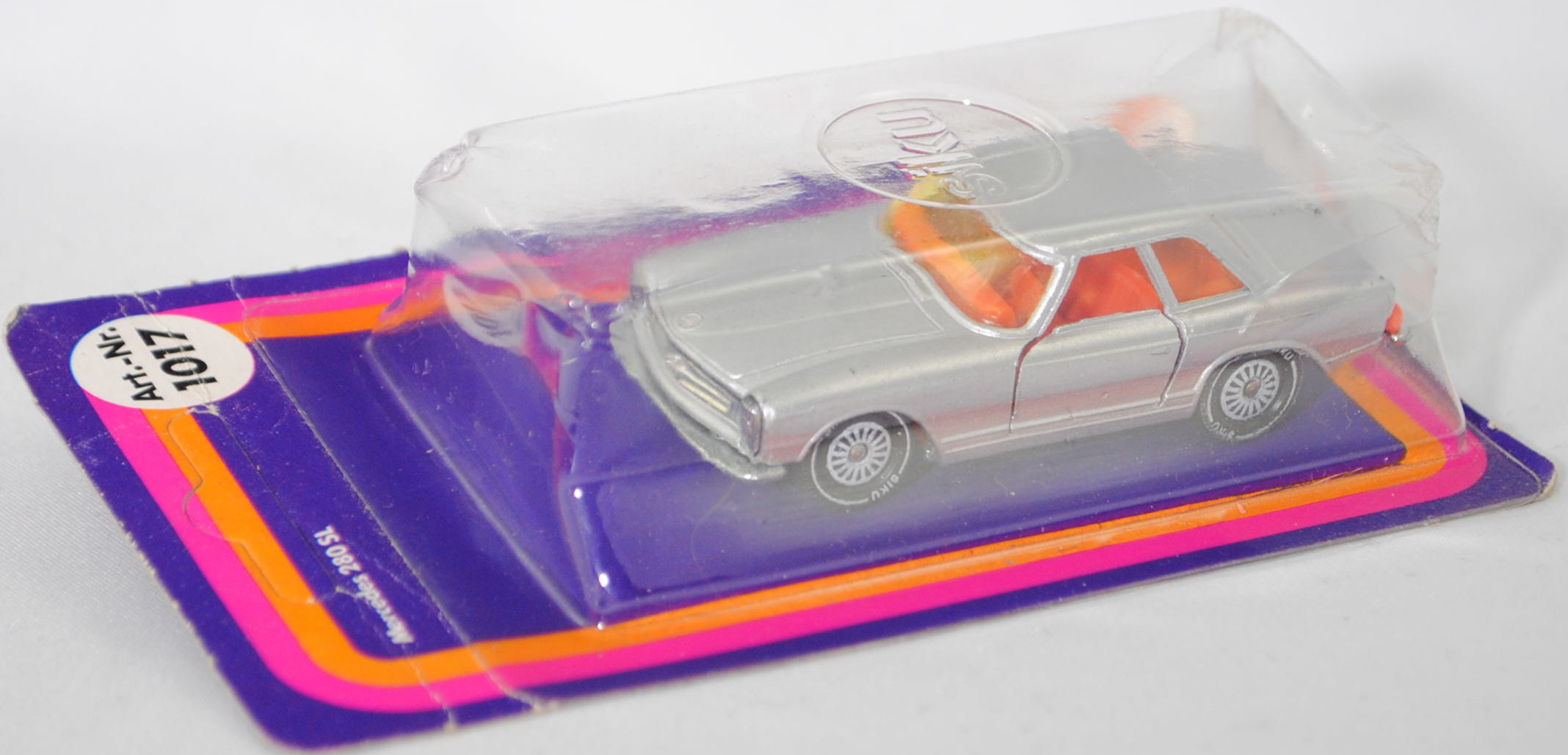 00006 Mercedes-Benz 280 SL (W 113, Pagode, Modell 1968-1971) mit Hardtop (Coupédach), silber, Bpr. V 302 / 1017, W-Germ, Verglasung gelb, R11 gerillt, SIKU SUPER, 1:60, P17 (Farbe)