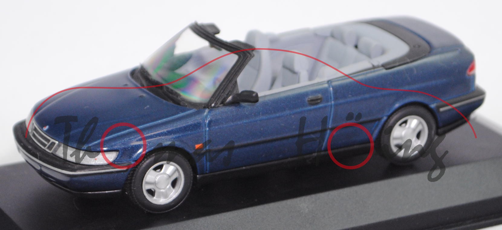 Saab 900 II SE Cabriolet (2. Gen., Typ NG, Mod. 94-98), le-mans-blau met., Minichamps, 1:43, PC-Box