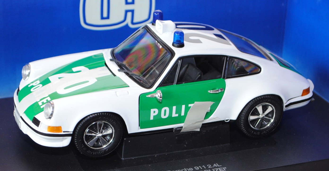 Porsche 911 2.4L (Typ Urmodell) Autobahn-Streifenwagen, Modell 1972-1973, reinweiß/minzgrün, POLIZEI