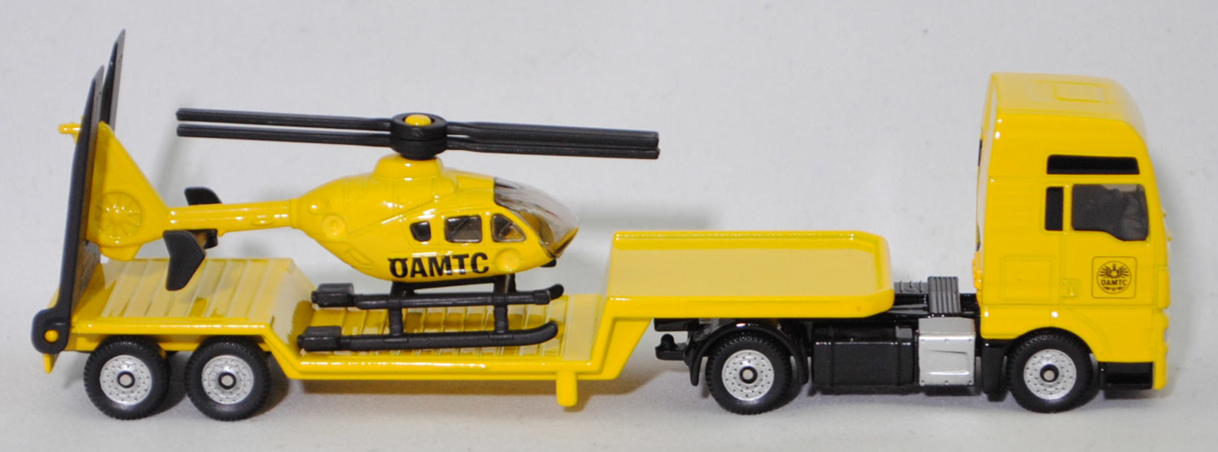03800 A MAN TGX 18.580 D38 XXL (Mod. 2017-2019) mit Sattelauflieger und ÖAMTC-Hubschrauber Eurocopter EC 135 T1 (Mod. 1996-2002), gelb, ÖAMTC, SIKU SUPER 1:87, L17mpK
