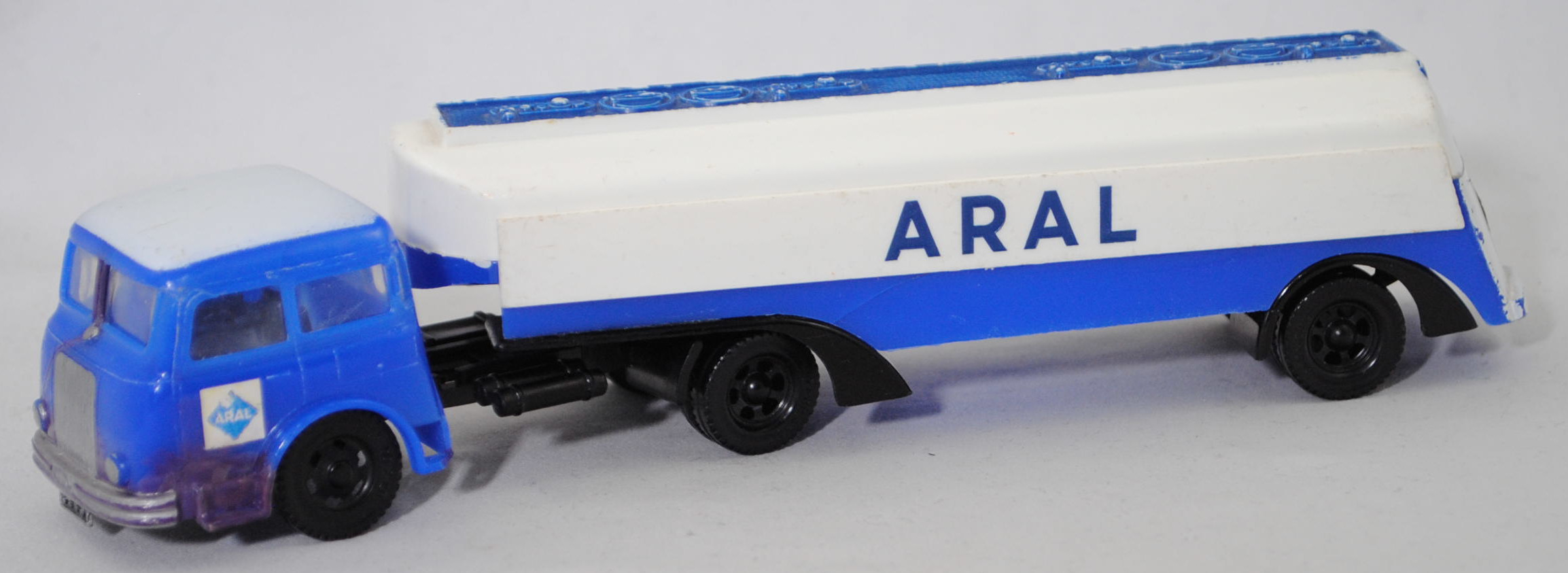 00403 ARAL Tankwagen mit Henschel HS 170 TS (Modell 1953-1955) und STRÜVER Tanksattelauflieger (Modell 1951-1955), blau/weiß, BV-ARAL, Siku, 1:58, vsc