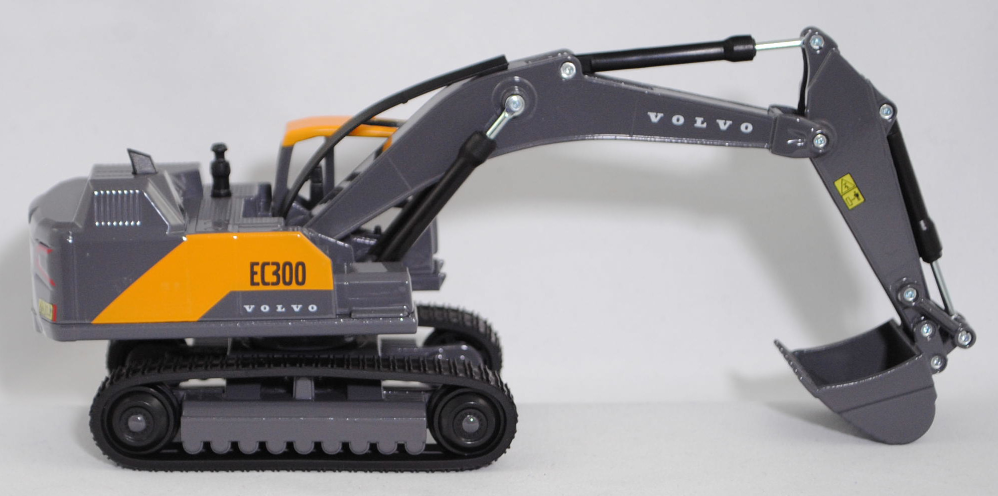 00000 Hydraulikbagger Volvo EC300 mit Tieflöffel und Raupenfahrwerk, maisgelb/blass-graubraun, Sitz schwarz, SIKU SUPER 1:50, L17mpK