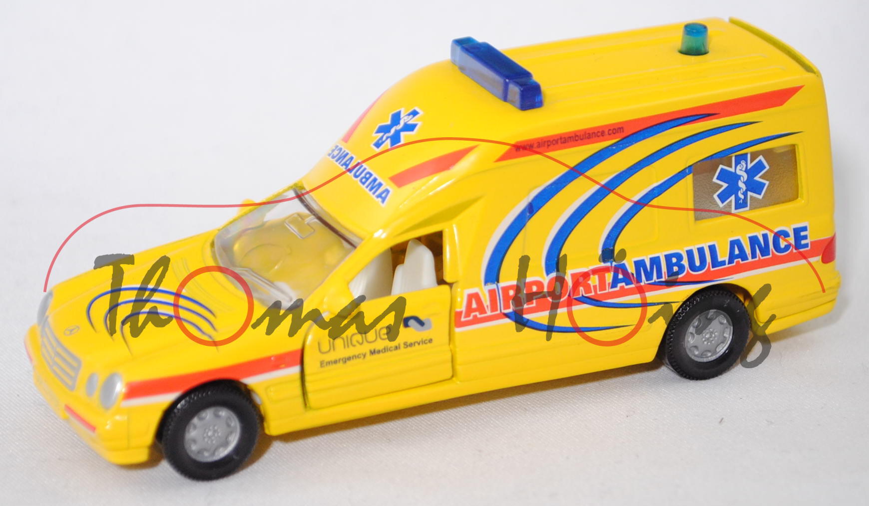 03900 CH KTW BINZ Ambulance A 2002 auf Fahrgestell MB E 280, gelb, AIRPORTAMBULANCE, SIKU, 1:55