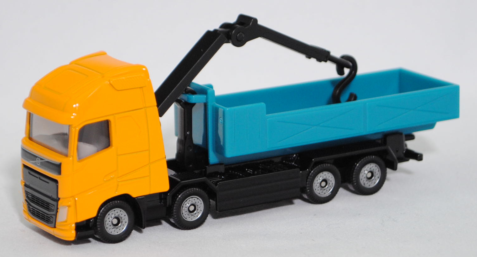 00000 Volvo FH16 750 Globetrotter-XL 8x4 (Modell 2013-2020) Abrollkipper mit Ladekran und Abrollcontainer, melonengelb/schwarz/wasserblau, C36, SIKU SUPER, 1:87, P29f