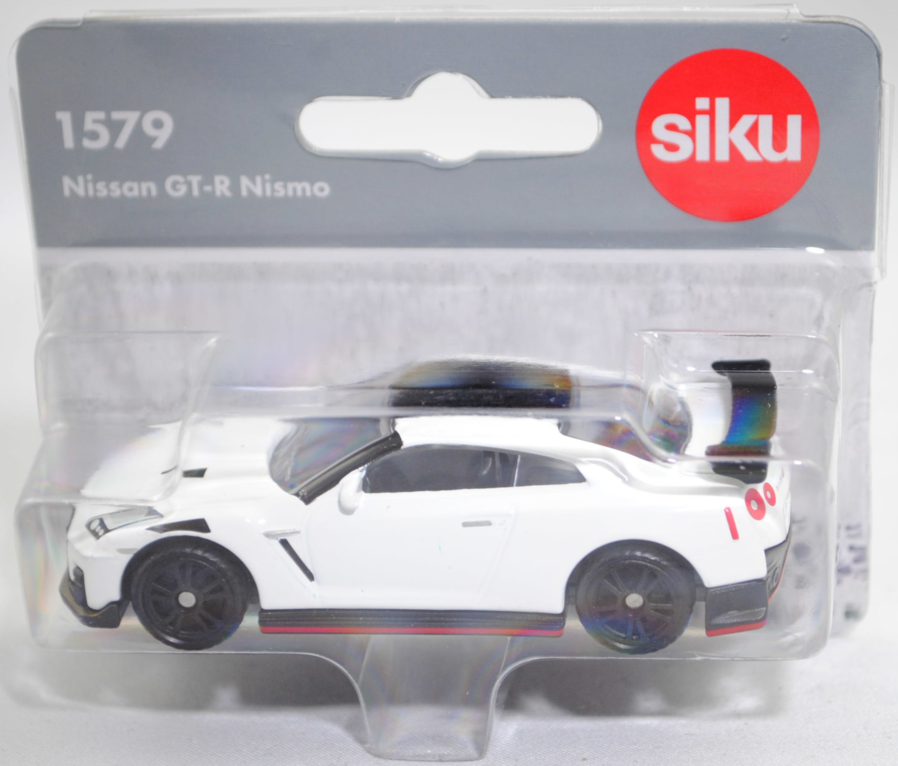 00000 Nissan GT-R NISMO (R35, 2. Facelift 2016, Modell 2016-2023), reinweiß, B49 schwarz, SIKU SUPER, 1:59, P29f