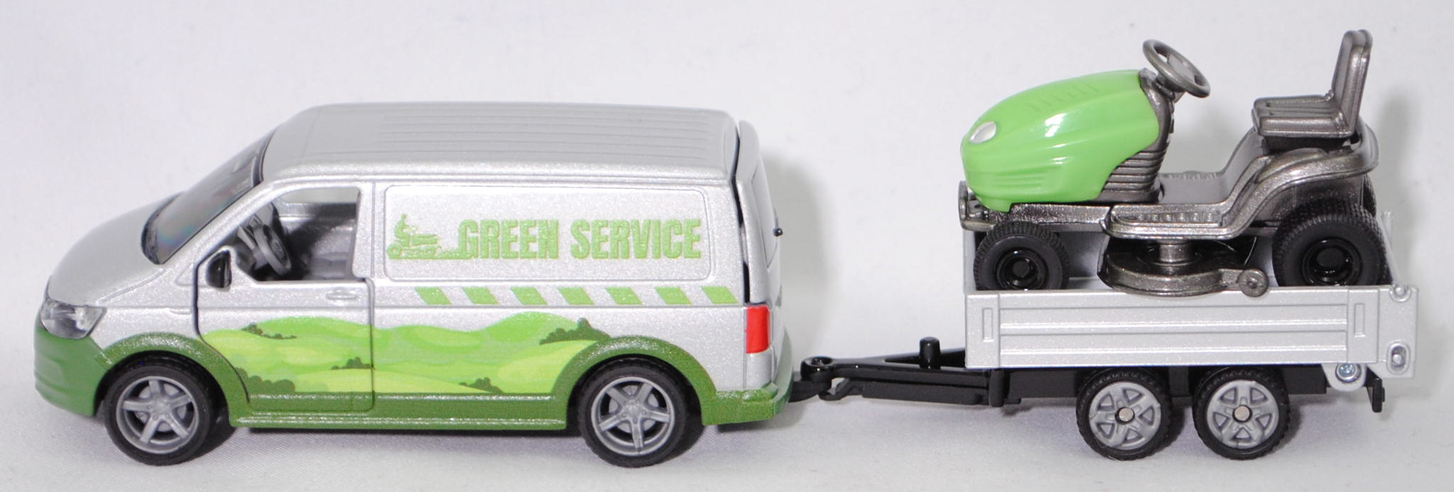 00000 VW T6 Transporter Kastenwagen 2.0 TSI (Modell 2015-2019) mit Tandem-Rückwärtskipper und Rasentraktor MTD YaRD-MaN, silber und grün/schwarz, SIKU SUPER 1:50, L17mpK