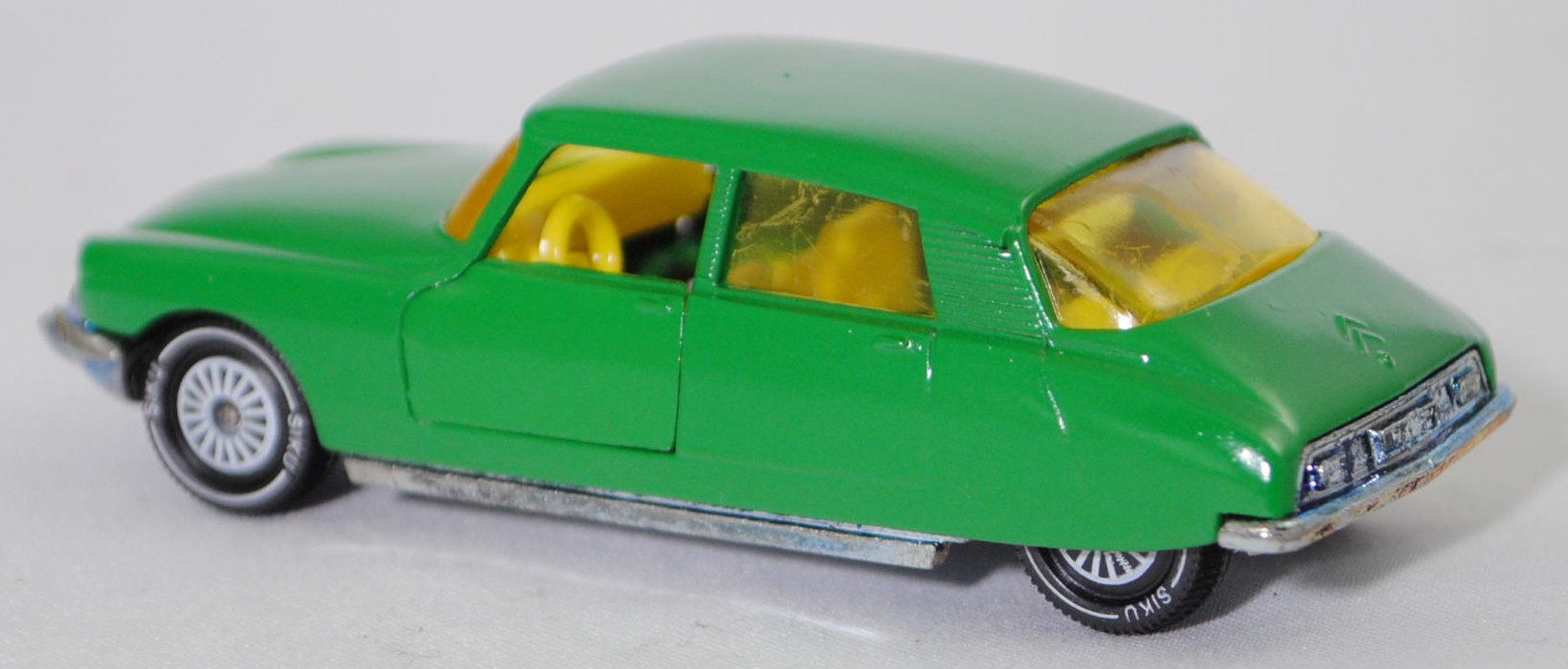 00003 Citroen DS 21 (2. Generation D-Modelle, Vorfacelift, Modell 1967-1968), verkehrsgrün, innen zinkgelb, Germ, R11, SIKU SUPER, 1:61, m (Verglasung mit Kratzspuren)