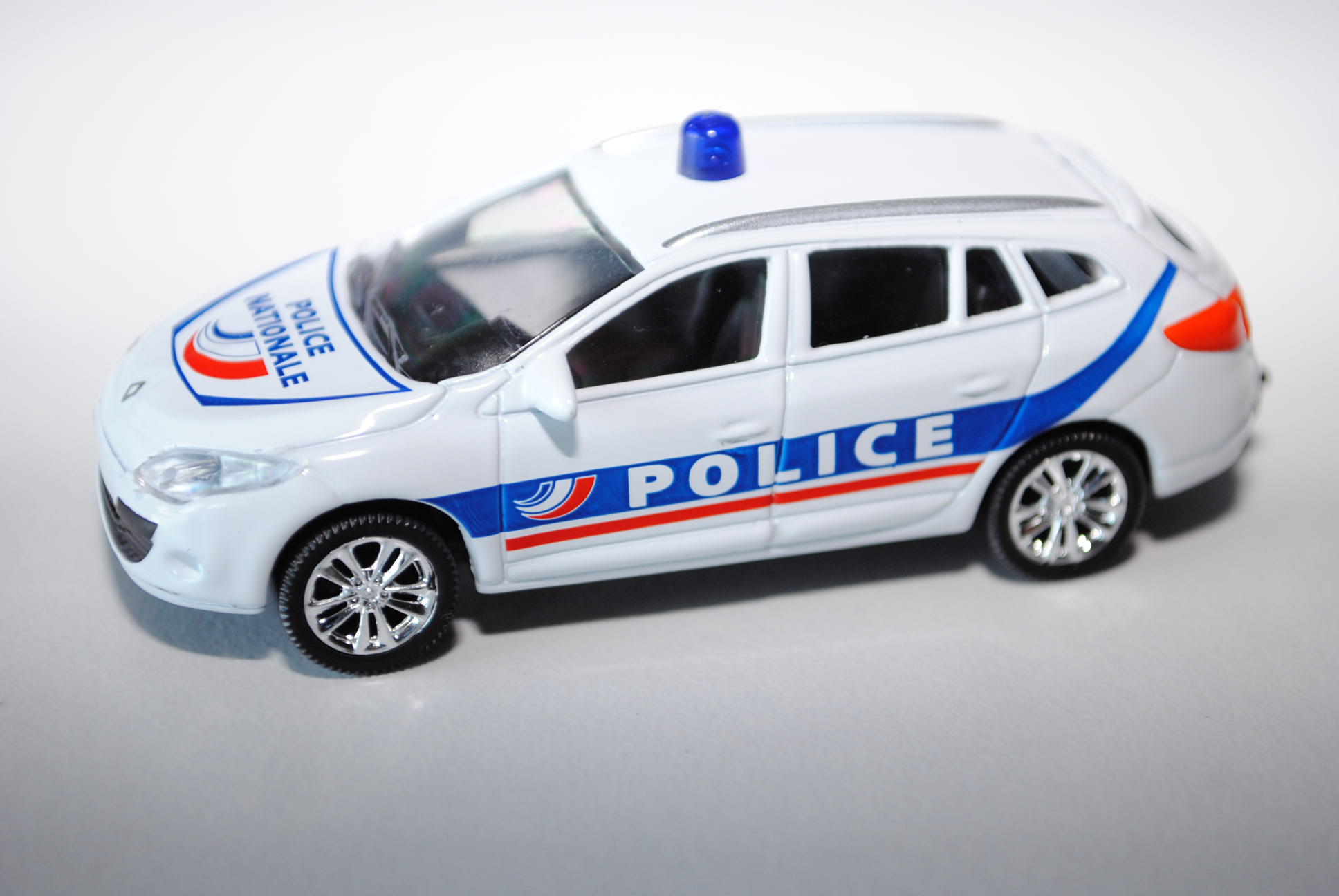 Renault Megane 2009, reinweiß, POLICE / POLICE / NATIONALE, Heckklappe zu öffnen, 1:50, Norev, mb