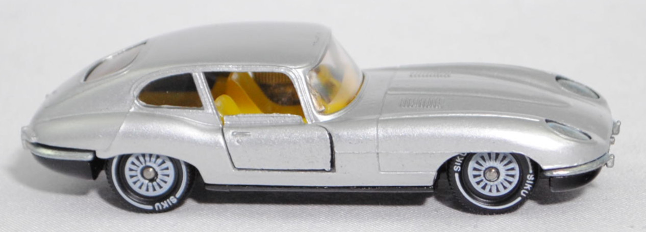00007 Jaguar E-Type 2+2 SI Coupé 4.2 Liter (Serie 1, Typ 2+2-Sitzer Coupé, Modell 1966-1967), silber, innen gelb, W-Germ, Verglasung rauch, R11 gerillt, SIKU SUPER, 1:61, m