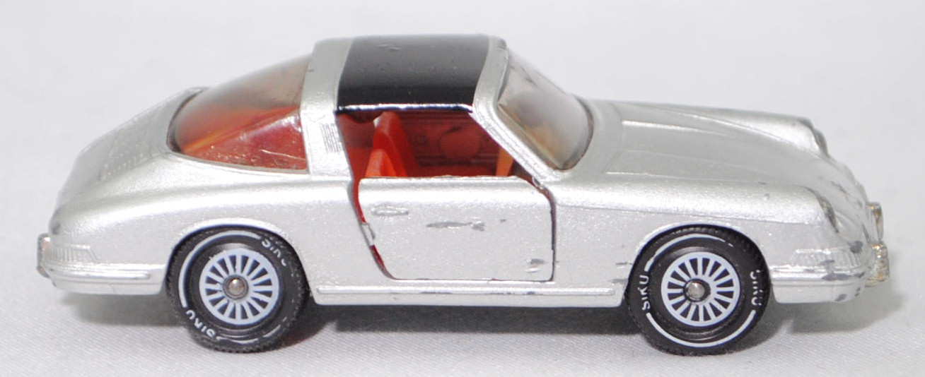 00006 Porsche 911 E Targa (F-Modell bzw. Urmodell, B-Serie, Modell 1968-1969), silber, Lenkrad weiß, Dach schwarz, Bpr. V234 und 1010, W-Germ, Verglasung rauch, R11 gerillt, SIKU, 1:60, m-