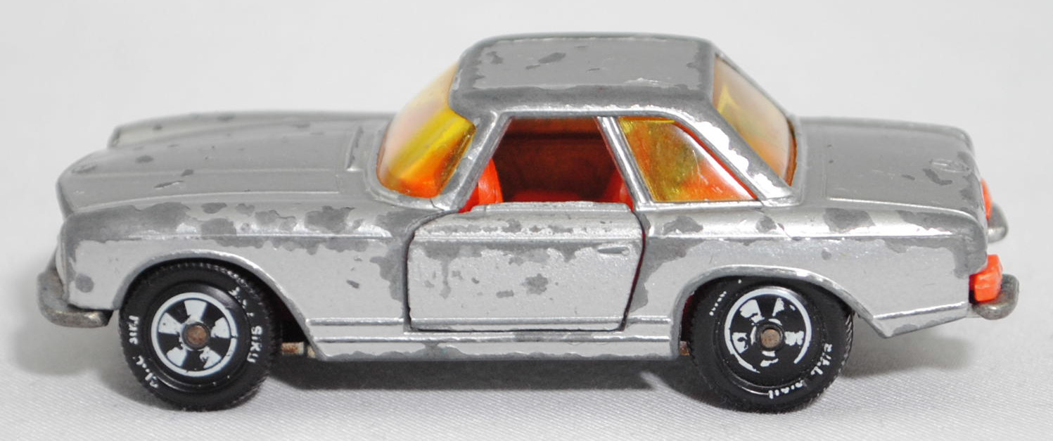 00004 Mercedes-Benz 280 SL (W 113, Baumuster 113.044, Pagode, Modell 1968-1971) mit Hardtop (Coupédach), silber, Bpr. V 302, Germ, Verglasung gelb, R10 weiß, SIKU SUPER, 1:60, vsc