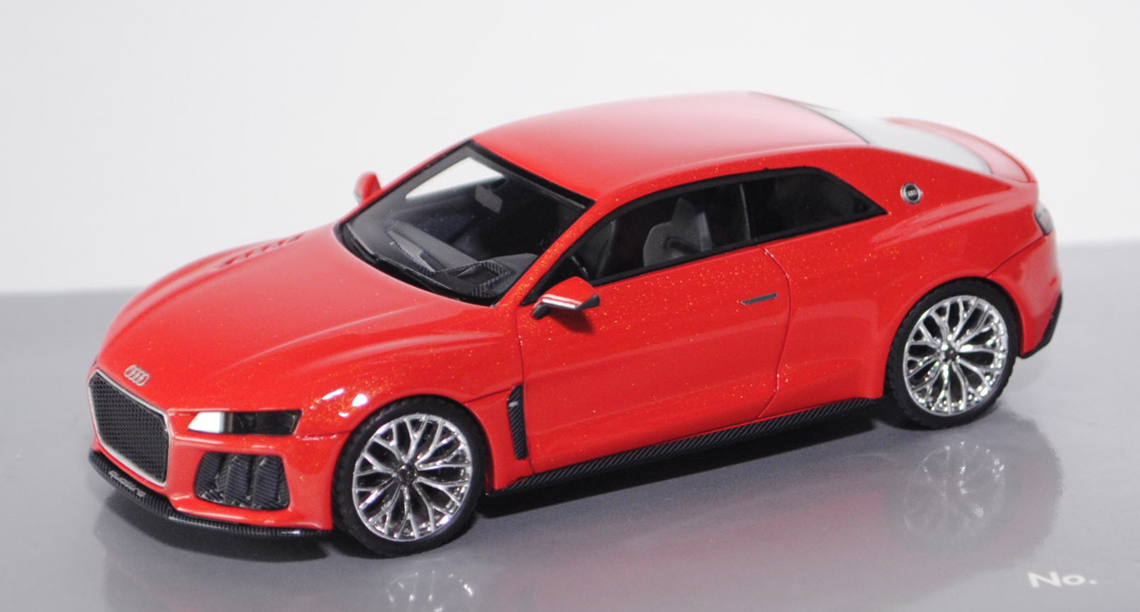 Audi Sport quattro concept, rotmetallic, IAA 2013, Looksmart Models, 1:43, Werbeschachtel, limitiert