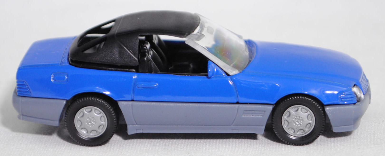 00001 Mercedes-Benz 500 SL mit Verdeck (Hardtop) (R 129, Modell 1989-1992), hell-enzianblau/fehgrau, Scheibe seitlich unlackiert, Heckklappe ohne Stern, Germ, B7, SIKU, 1:55, m