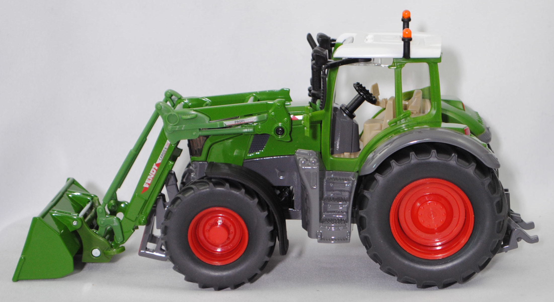 00000 Fendt 728 Vario Gen7 (7. Generation, Modell 2023-) mit abnehmbarem Frontlader, reinweiß/hell-grasgrün/hell-basaltgrau/mattschwarz, SIKU FARMER 1:32, L17mpK