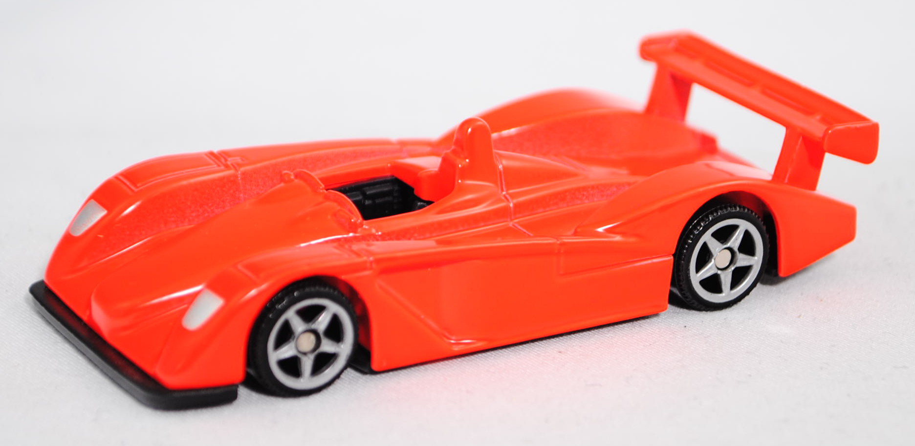 00002 SIKU RACER (vgl. Audi R8 Le Mans Prototyp, Modell 2000-2005), leuchthellrot, innen schwarz, Le