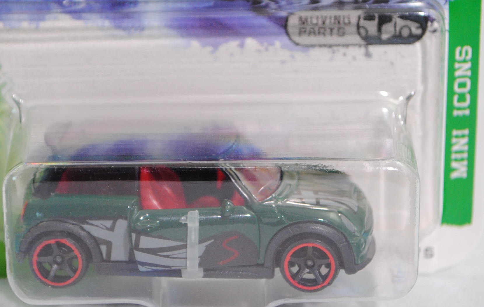 MINI Cooper S (R53, Vorfacelift, Modell 2002-2004) (Nr. 265D), Karosserie moosgrün, Dach mattschwarz, Union Jack, majorette, 1:55, Blister (MINI ICONS PREMIUM CARS)