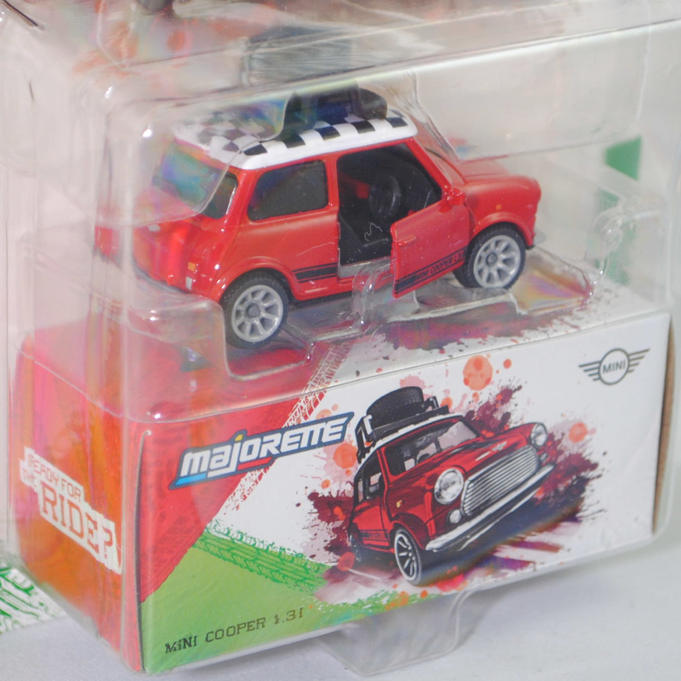 MINI Cooper 1.3i (ADO20, Modellcode XN, 5. Facelift 1991, Modell 1991-1996) mit Dachgepäckträger und Ladegut (Nr. 265E), rot/weiß, majorette, 1:53, Blister (MINI ICONS DELUXE CARS)