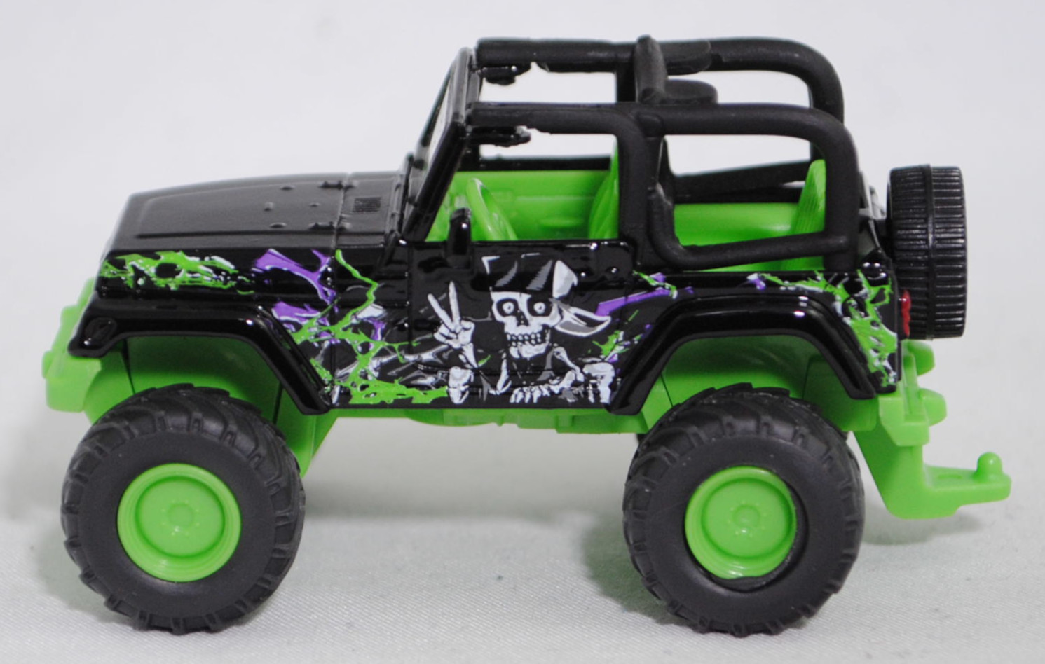 00000 Jeep Wrangler Sport 4.0 (2. Generation, Baureihe TJ, Facelift 2002, Modell 2002-2006) Big Wheel, schwarz, SIKU SUPER, 1:55, P29f