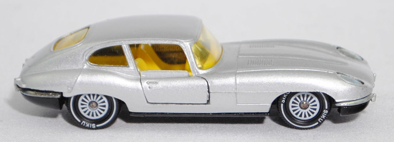 00006 Jaguar E-Type 2+2 SI Coupé 4.2 Liter (Serie 1, Typ 2+2-Sitzer Coupé, Modell 1966-1967), silber, innen gelb, W-Germ, Verglasung gelb, R11 gerillt, SIKU SUPER, 1:61, m