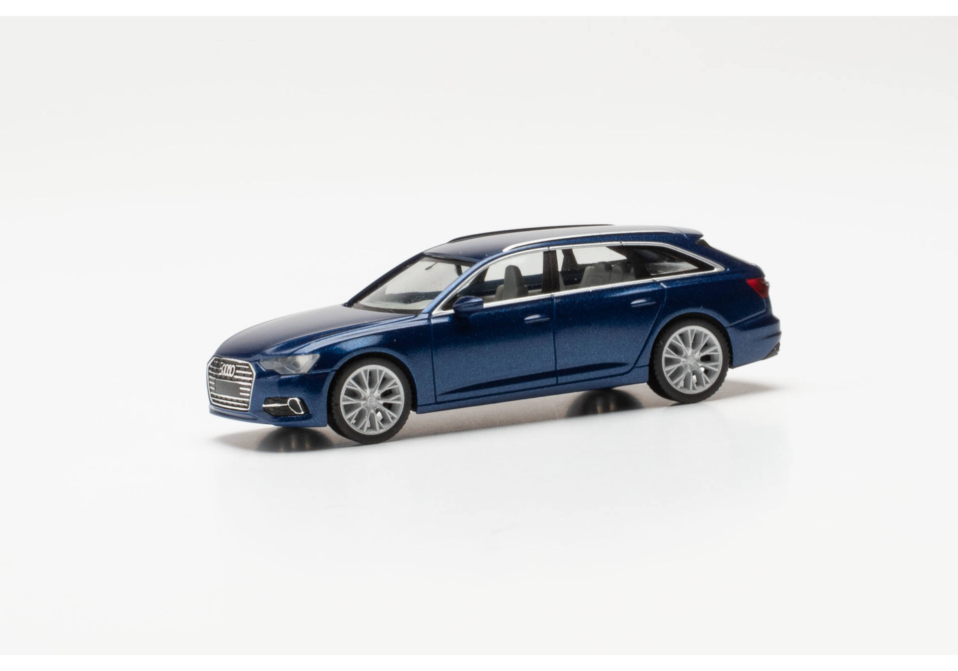 Audi A6 Avant (5. Gen. Audi A6, Baur. C8, Typ 4K/F2, Modell 18-23), sepangblau met., Herpa, 1:87, mb