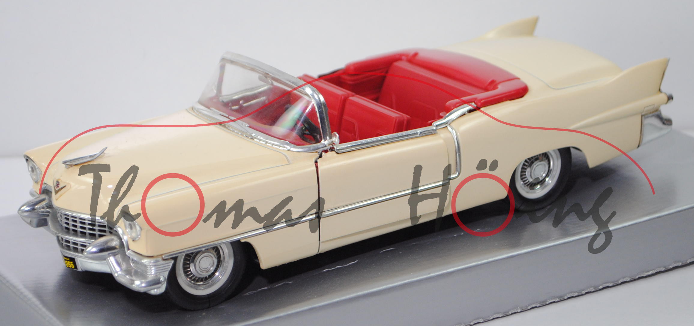 Cadillac Eldorado Cabriolet (2. Gen., Mod. 1955-1956, Bauj. 1955), blass-gelb, majorette, 1:21,5, mb