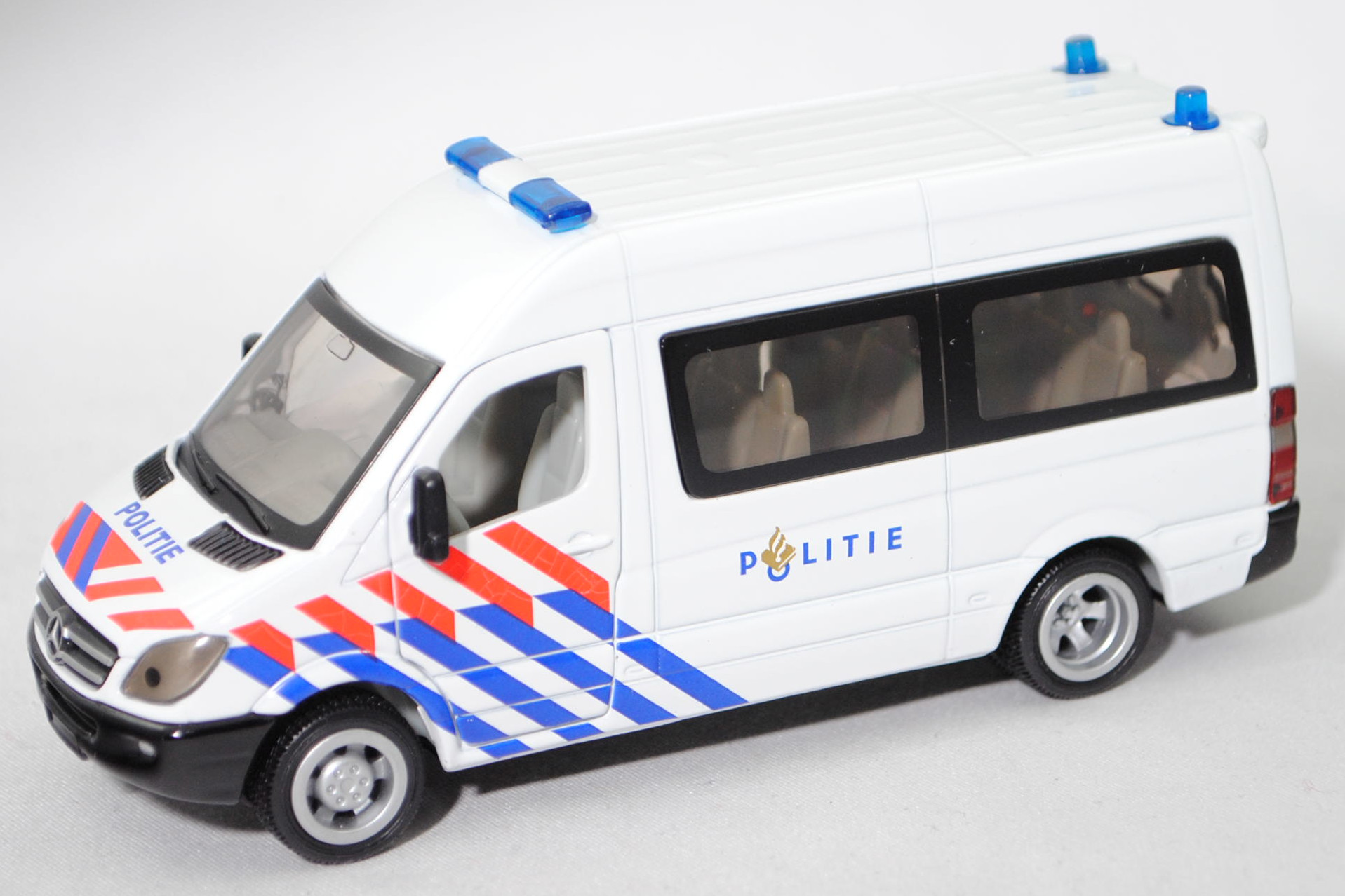 00300 NL Mercedes-Benz Sprinter II (Mod. 06-09) Mannschaftswagen, weiß, POLITIE, SIKU. 1:50, L17mK