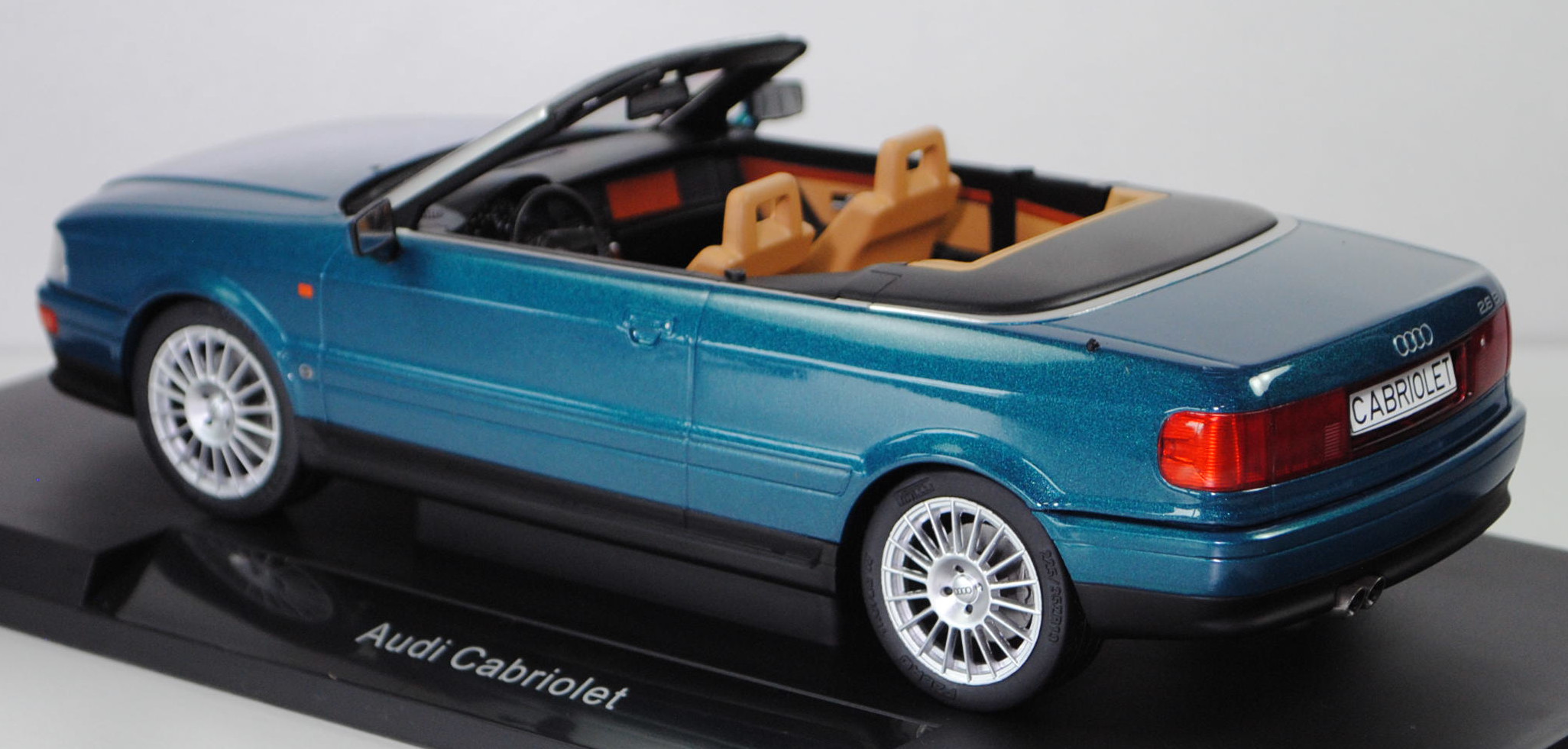 Audi Cabriolet 2.6 E (1. Generation, Typ 8G, VFL = Vorfacelift, Modell 1993-1997), gomera perleffekt (LZ6P), MODELCAR GROUP, 1:18, mb (Limited)