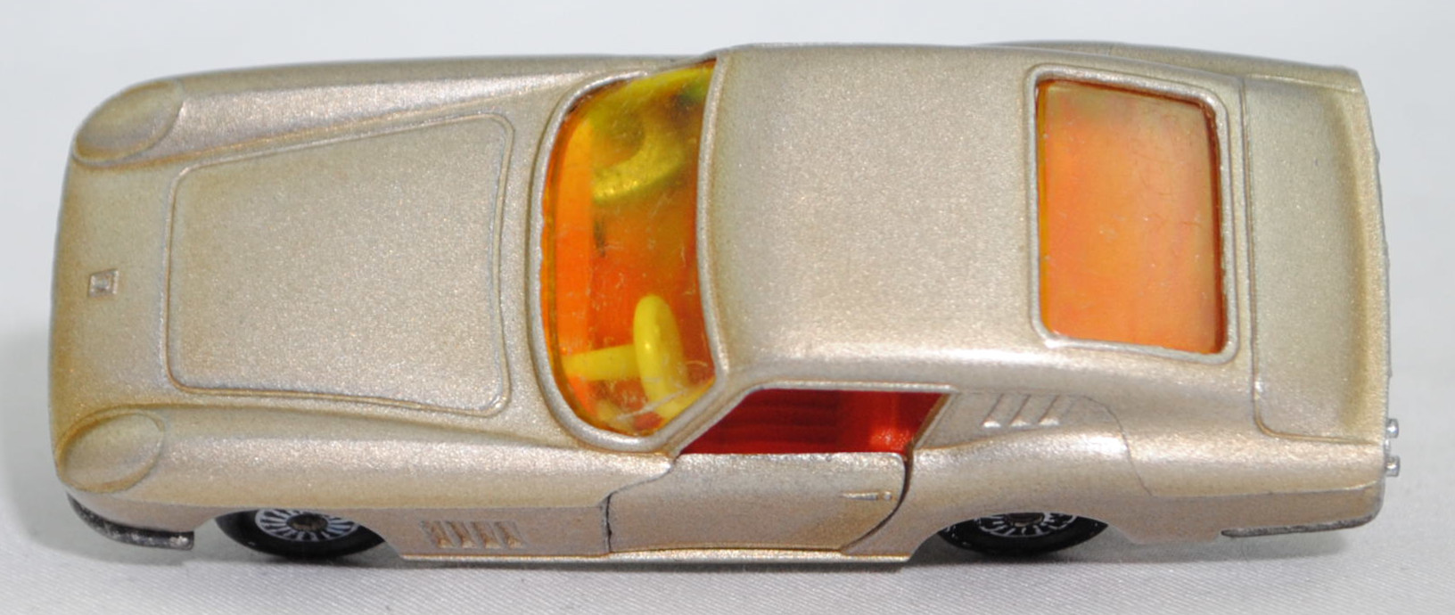 00005 Umbau Ferrari Berlinetta 275 GTB (Tipo 563, 2. Serie, Long Nose / Lange Nase, Modell 1965-1966), blass-goldmetallic, Frontscheinwerfer integriert, Bpr. 1012, W-Germ, R11, SIKU, 1:56, m-