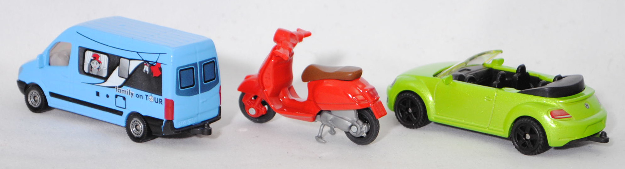 00400 Reisezeitset 1: Mercedes-Benz Sprinter II Campervan, blau + Vespa 125 GTS Super, rot + VW The Beetle Cabriolet 1.2 TSI, grünmetallic, SIKU SUPER, P29e (SPECIAL EDITION)