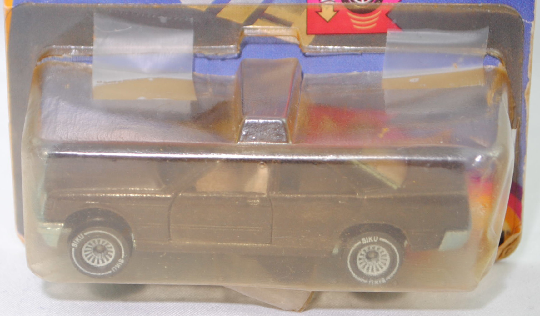 00001 Mercedes-Benz 190 E (1. Generation, W 201, Vor-MoPf, Modell 1982-1988), schokoladenbraun, Kühlergrill und Frontscheinwerfer mit Wabenprägung, SIKU SUPER, 1:55, P21 offen