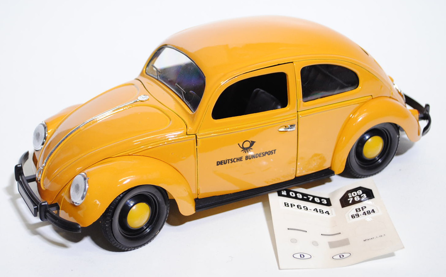 VW Käfer Standardlimousine (Typ 11) (Brezelkäfer) Deutsche Bundespost, Modell 1949, goldgelb/schwarz